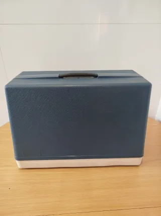 Máquina de coser Sigma con motor y pedal