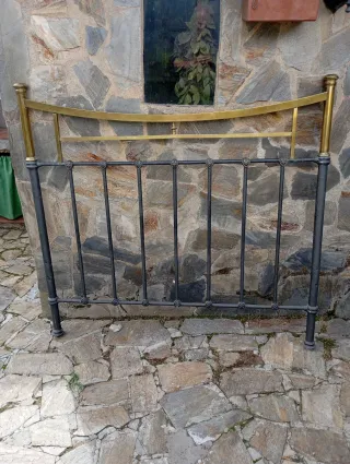 Cabecero de cama de forja y latón