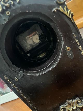 Reloj de sobremesa antiguo decorativo