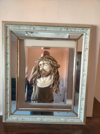 Cuadro decorativo con marco dorado y plateado