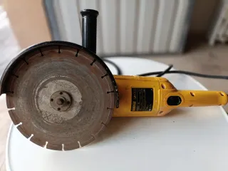 Radial DEWALT D28401 230mm 2000W