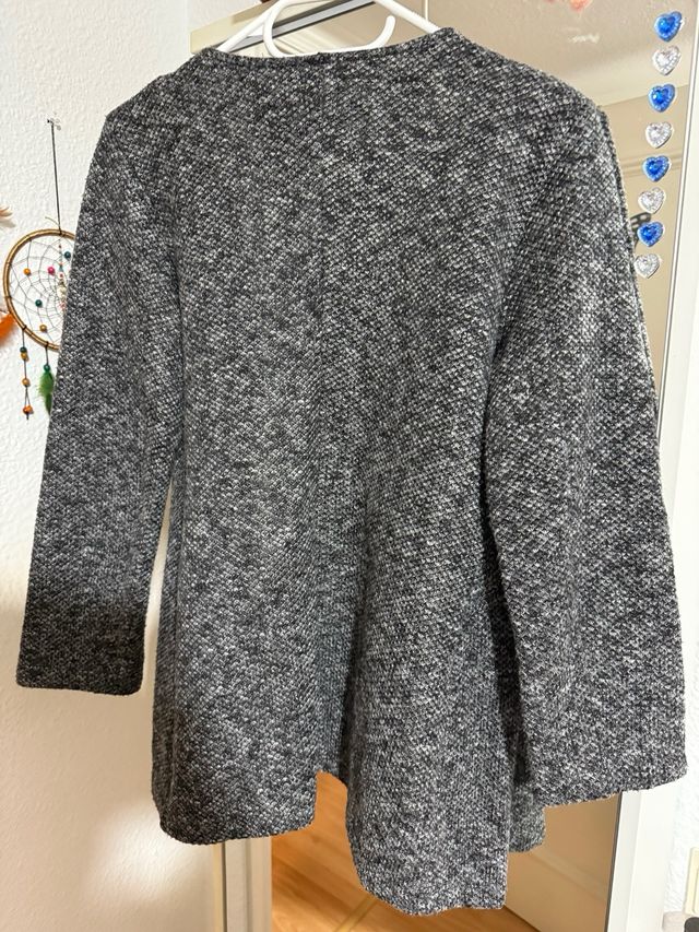 Cárdigan gris y negro