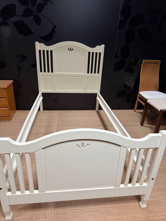 Set letto in legno 105x190. Nuovo, inutilizzato.
