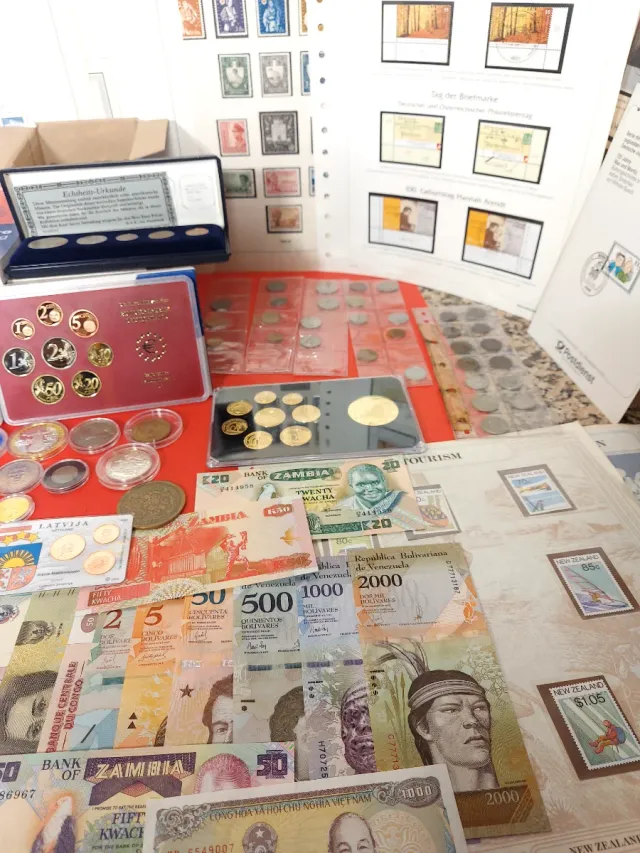 Lote Coleccionismo: Monedas, Billetes y Sellos