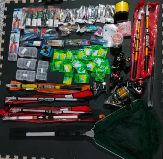 Lote pesca: cañas, carretes, señuelos