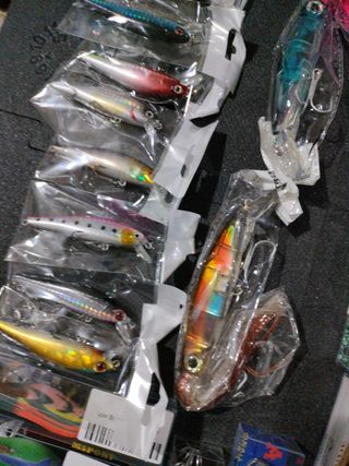 Lote pesca: cañas, carretes, señuelos
