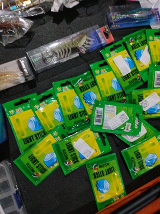 Lote pesca: cañas, carretes, señuelos