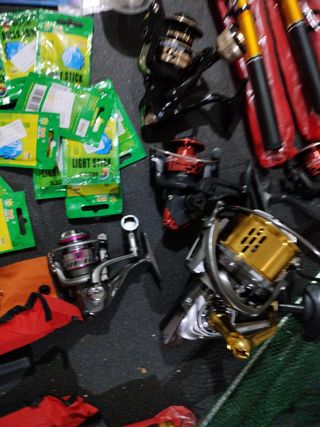 Lote pesca: cañas, carretes, señuelos