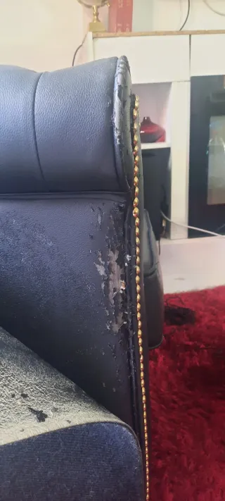 2 poltrone Chester in pelle nera