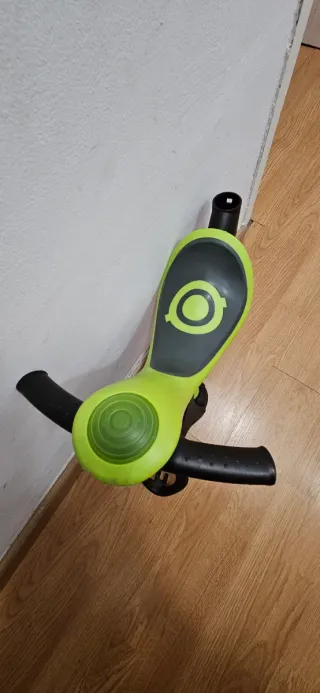 Correpasillos Globber verde y negro