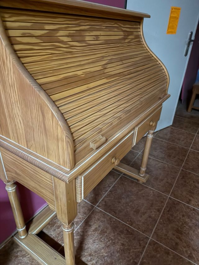 credenza ausiliaria in legno con persiana