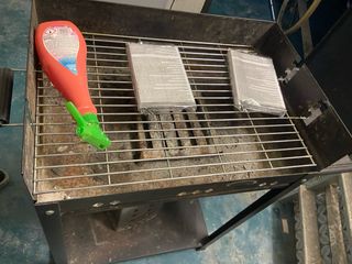 Barbacoa Negra con Ruedas