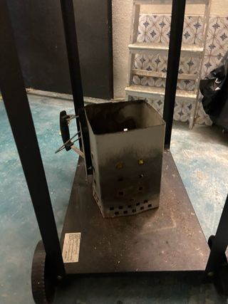 Barbacoa Negra con Ruedas