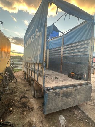 Renault B110 1992.   Nissan trade 1989