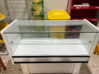 Estanterías y mobiliario para tienda