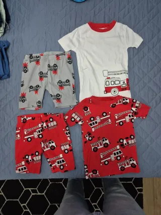 Pigiamino estivo bimbo con camioncini