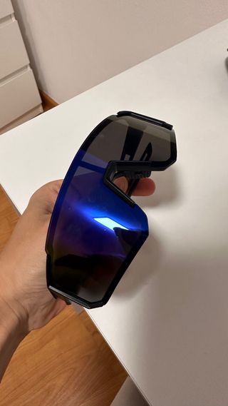 Gafas de sol deportivas azules y negras