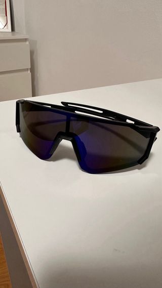 Gafas de sol deportivas azules y negras