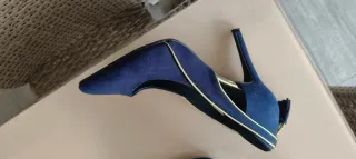 Elegantes zapatos de tacón azul marino. Talla 39