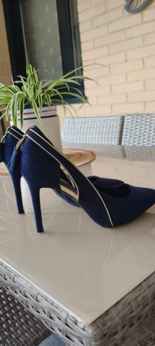 Elegantes zapatos de tacón azul marino. Talla 39