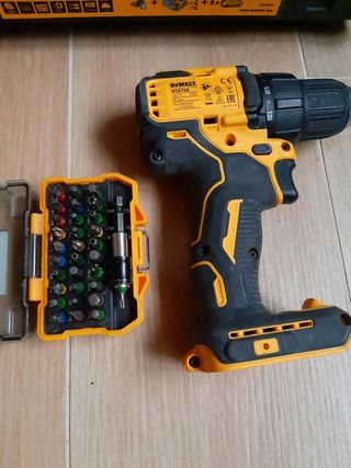 Taladro DeWalt DCD 708 + Juego Puntas