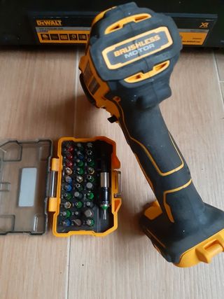 Taladro DeWalt DCD 708 + Juego Puntas