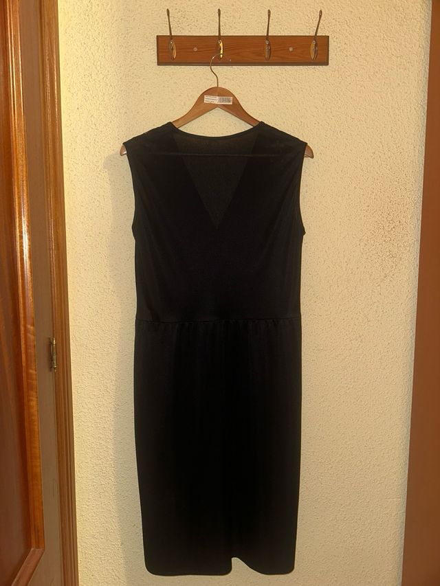 Vestido negro sin mangas