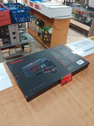 TECLADO + RATÓN GAMING REDRAGON ESSENTIALS SIN USO