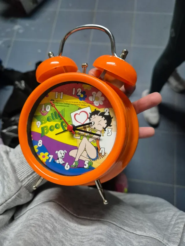 Despertador Betty Boop color naranja Retro