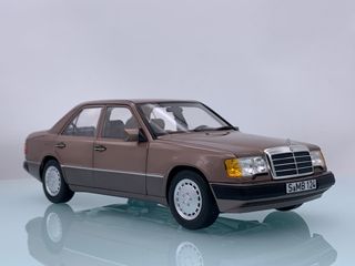 1:18 Mercedes 230E W124 año 1989 Rosa Palo Norev