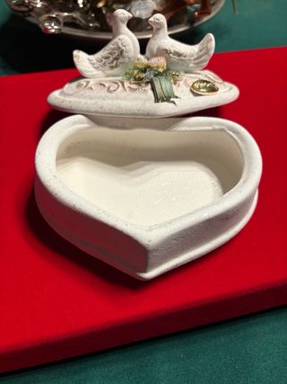 Portagioie a forma di cuore con colombe