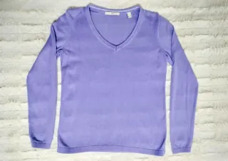 Jersey de punto violeta cuello pico