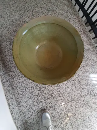 Antiguo barreño de barro