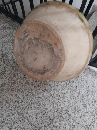 Antiguo barreño de barro