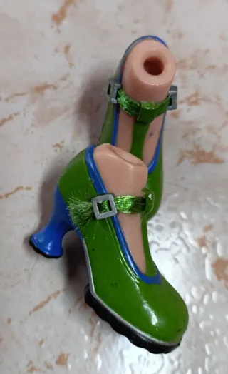 Zapatos de muñeca verdes