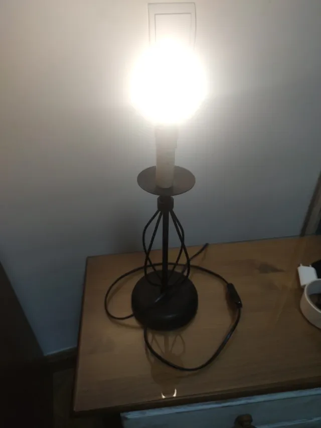 Lámpara de mesa estilo vela