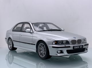 1:18 BMW M5 E39 año 2002 Plata Otto Mobile OT747B