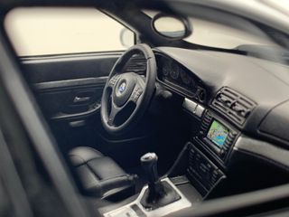 1:18 BMW M5 E39 año 2002 Plata Otto Mobile OT747B