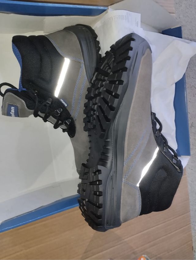 Botas de seguridad “Cofan” sin estrenar talla 44
