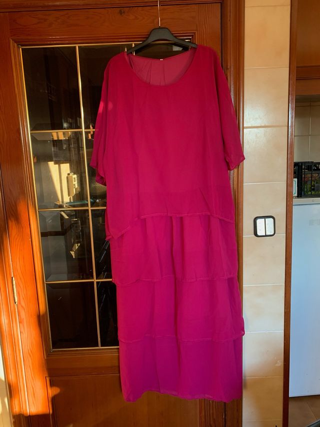 Vestido largo rosa con volantes