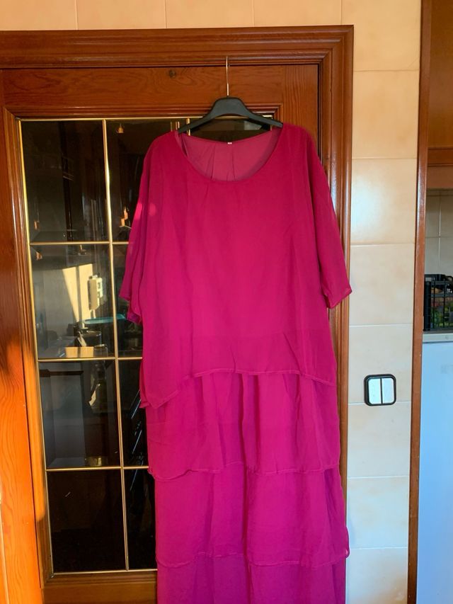 Vestido largo rosa con volantes