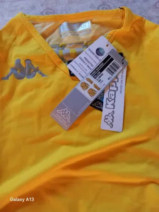 Maglietta e pantaloncino Kappa gialli