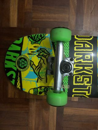 Skate profesional Darkstar sin estrenar. No envío.