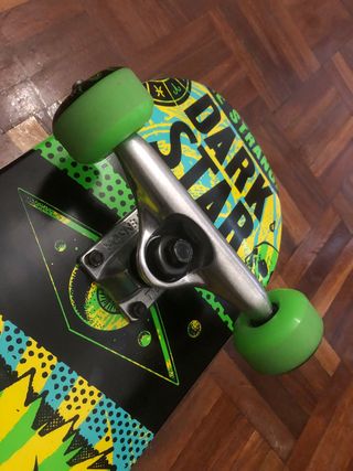 Skate profesional Darkstar sin estrenar. No envío.