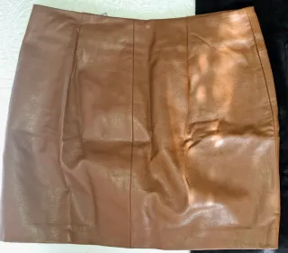 Falda cuero cremalleras Talla 40