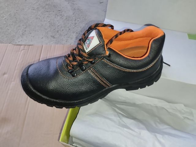 Bota de seguridad talla 43
