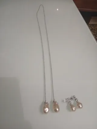 Colgante y pendientes perla beige
