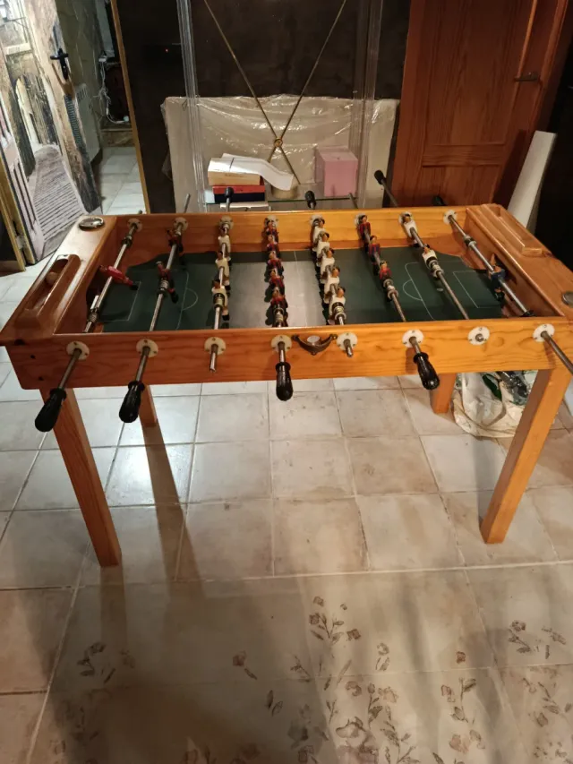 Futbolín de madera