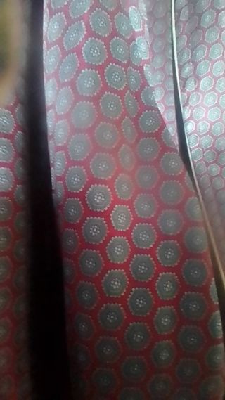 Bata de raso azul y morado