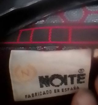 Bata de raso azul y morado